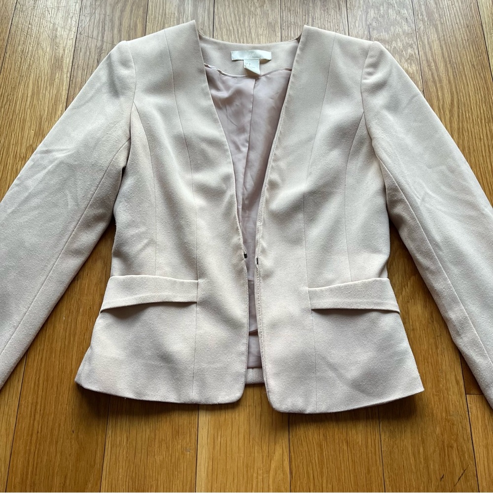 Preowned H&M short front hook blazer, pale blush, US 4, EU 34